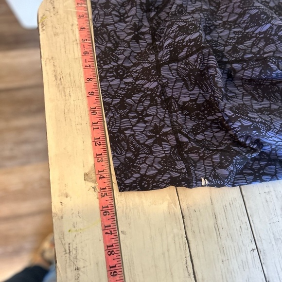 Fabletics PowerHold High Waisted 7/8 Legging Sabine
Blue Print Size Large - Picture 8 of 10